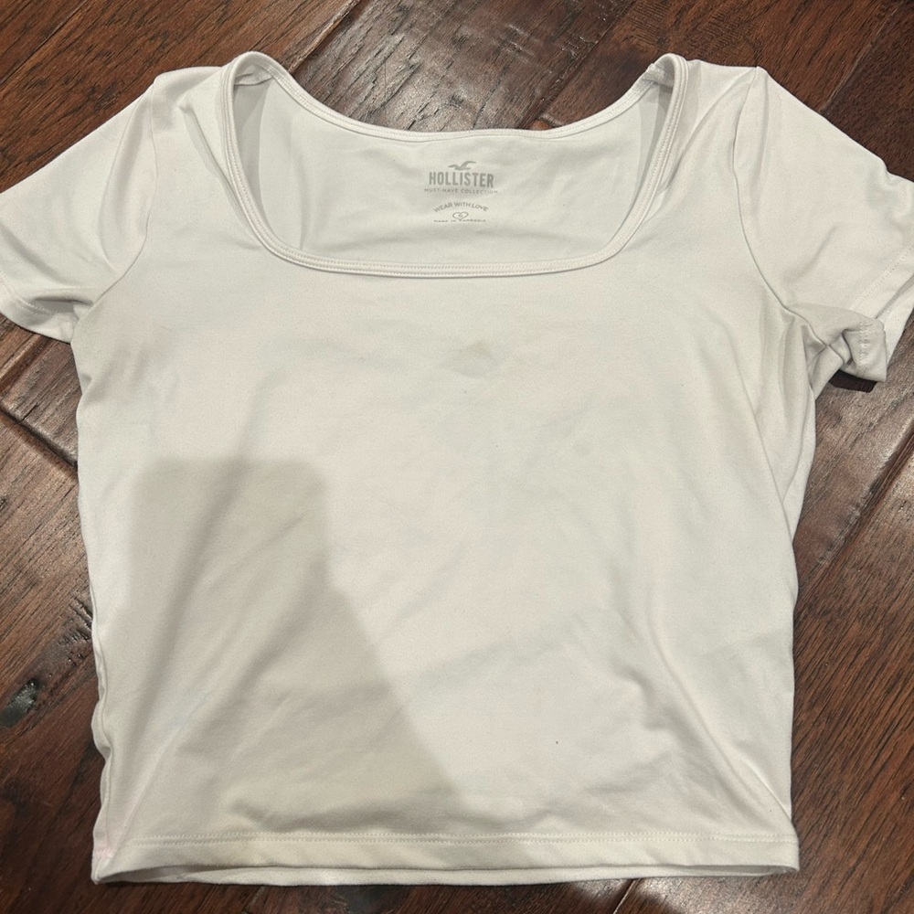 Hollister Women's Cream Short Sleeve Tee